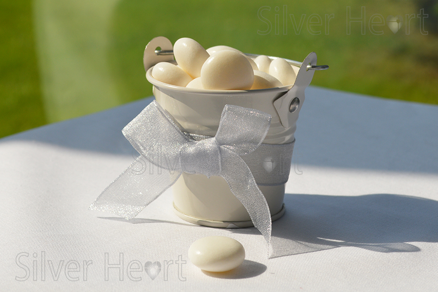 Ivory pail wedding favour, gift for guests, made from metal 5cm tall.